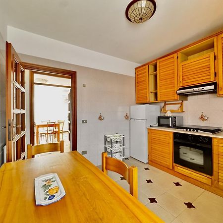 Holidaycasa Leone - Con Posto Auto A 200Mt Dal Mare Сперлонга Екстериор снимка