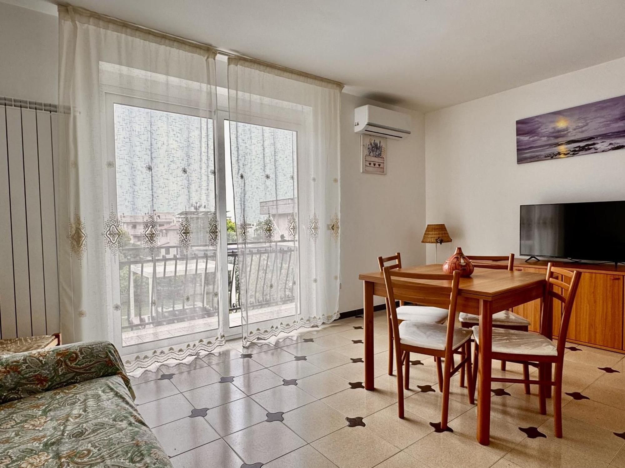 Holidaycasa Leone - Con Posto Auto A 200Mt Dal Mare Сперлонга Екстериор снимка