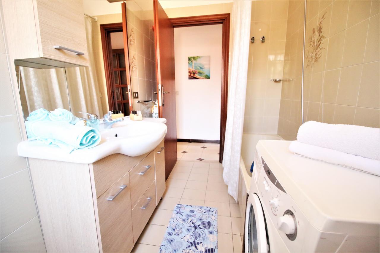 Holidaycasa Leone - Con Posto Auto A 200Mt Dal Mare Сперлонга Екстериор снимка