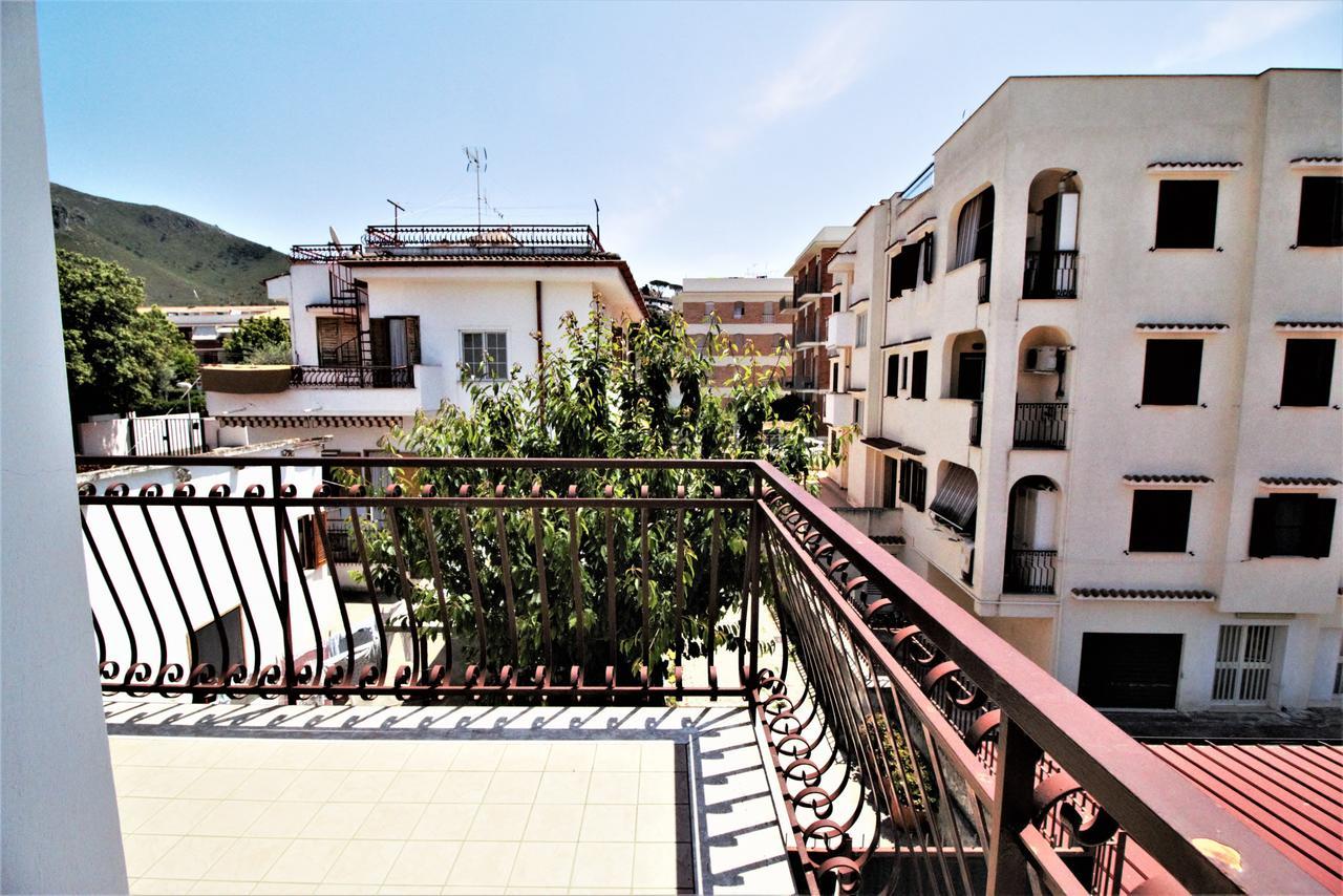 Holidaycasa Leone - Con Posto Auto A 200Mt Dal Mare Сперлонга Екстериор снимка